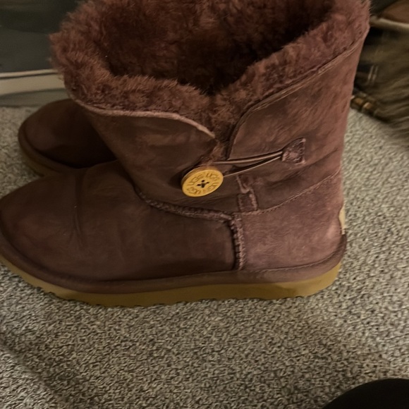 Kids size 4 plum Bailey Button UGG boot. - Picture 3 of 5